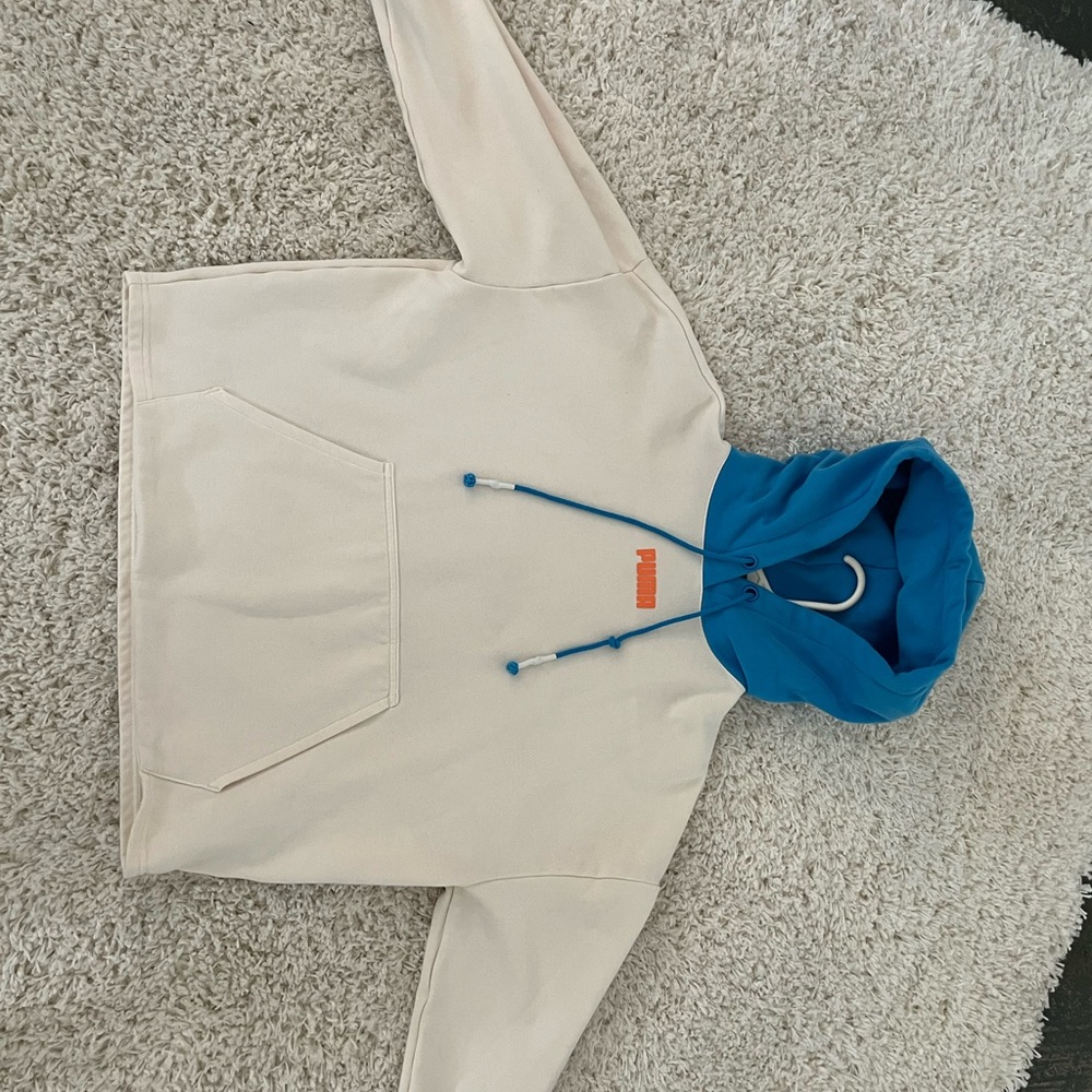 PUMA sweatshirt with adjustable wrist and cute design on back Allstar weekend 22